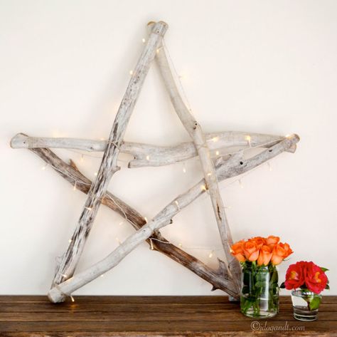 Large Driftwood Star Beach Coastal Natuical Nordic Scandinavian Home Decoration with Lights Decoration With Lights, Driftwood Star, Star Beach, Twig Crafts, Driftwood Diy, Driftwood Art Diy, Driftwood Projects, Beachy Christmas, Driftwood Wall Art