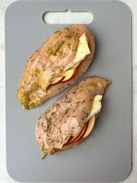 Apple Brie Stuffed Chicken, Apple And Brie Stuffed Chicken, Chicken Brie Recipe, Brie Stuffed Chicken, Apple And Brie, Cheese Alternative, Stuffed Chicken Breasts, Brie Recipes, Cheese Stuffed Chicken