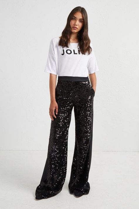 Black Sequin Pants Outfit, Sequin Trousers Outfits, Flared Trousers Outfit, Sequins Pants Outfit, Black Sequin Pants, Sequin Trousers, Trouser Outfit, Mum Fashion, Sequin Pants