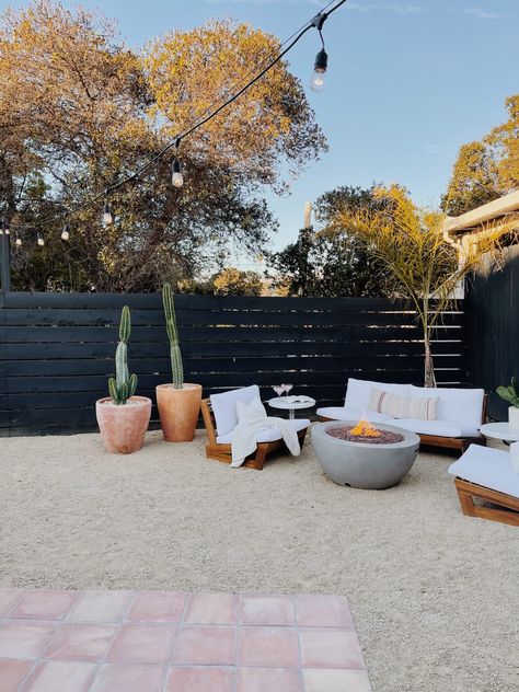 Modern Farmhouse Yard, Mcm Ranch, Coastal Backyard, Desert Backyard, Arizona Backyard, Be Here Now, Fire Pit Area, Flower Circle, Patio Designs