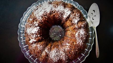 Old-fashioned dried apple cake | CBC News Whiskey Bundt Cake, Pear Cardamom, Maple Whiskey, Baked Apple Dessert, Food Storage Recipes, Apple Cakes, Richard Simmons, Apple Recipe, Sara Lee