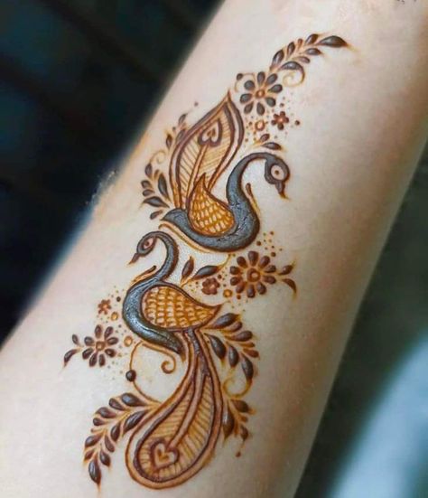 Mhendi Design Unique Latest, Back Side Mehndi Design, Mehendi Course, Peacock Mehndi, Peacock Mehndi Designs, Peacock Drawing, Beginner Henna, Palm Mehndi Design, Pretty Henna