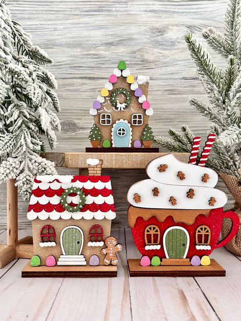 Gingerbread Tray Decor, Christmas Village Decor Ideas, Christmas House Craft, Gingerbread Home Decor, Christmas Papercrafts, Christmas Cottages, Tiered Tray Decor Christmas, Diy Felt Christmas Ornaments, Gingerbread Decor