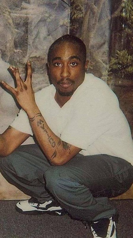 Tupac Photos, 90s Rappers Aesthetic, Tupac Makaveli, Tupac Art, Tupac Wallpaper, Robin Scherbatsky, Tupac Pictures, Hip Hop Classics, Rap Quotes