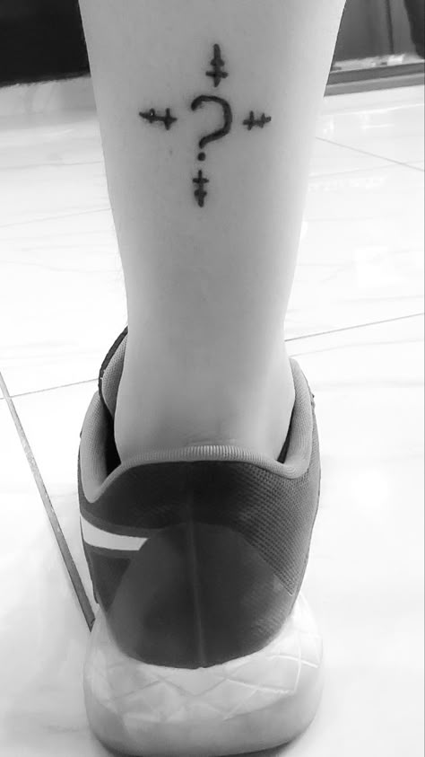 The Riddler Tattoo Ideas, Minimalist Batman Tattoo, Riddler Tattoo Ideas, Batman Tatoos Ideas, Simple Batman Tattoo, The Riddler Tattoo, The Batman Tattoo, Small Batman Tattoo, Riddler Tattoo