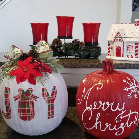 Painting Pumpkins For Christmas, Christmas Themed Pumpkins, Christmas Pumkins, Christmas Pumpkins Decoration Ideas, Pretty Pumpkins Painting, Christmas Pumpkins Painted, Pumpkins Painting, Pumpkin Christmas, Pumpkin Snowmen