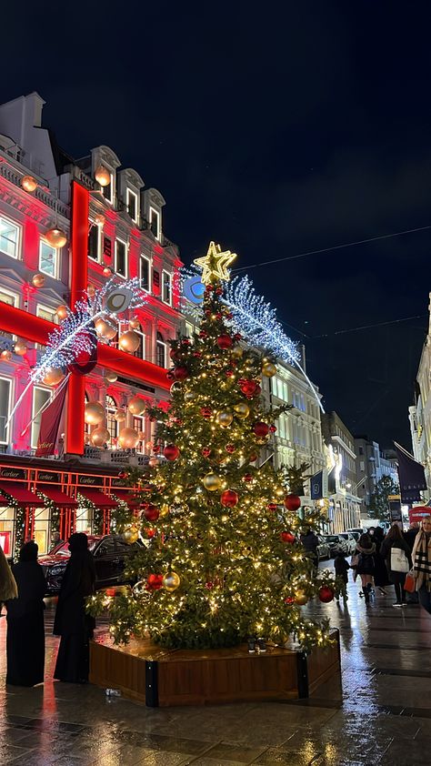 Christmas Towns To Visit, Best Christmas Destinations, Places To Visit In December, Christmas Trips, Snow Vacation, Europe Christmas, Christmas Towns, Christmas Destinations, Christmas Dreaming