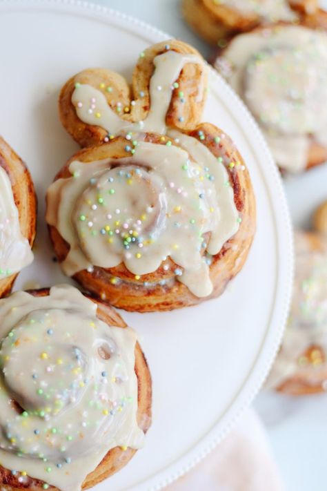 easter cinnamon roll bunnies