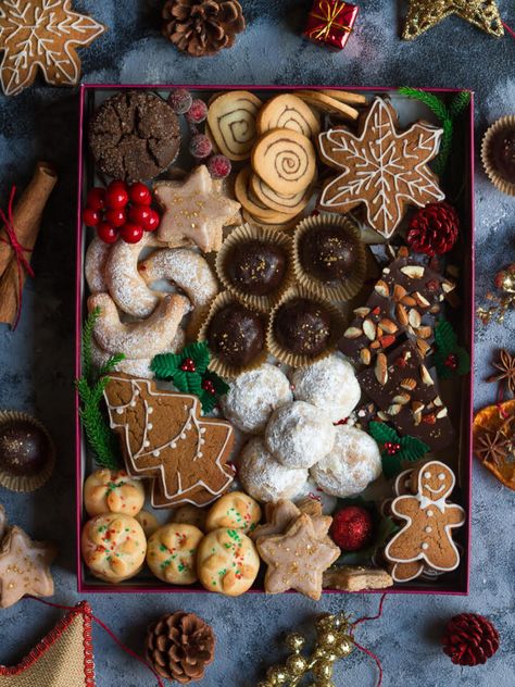 Holiday Gift Box Packaging, Christmas Cookie Box Ideas, Christmas Cookies Boxes Ideas, Christmas Cookie Boxes, Christmas Cookies Packaging, Easy Holiday Cookies, Cookies Box, Christmas Cookie Box, Christmas Treats Boxes