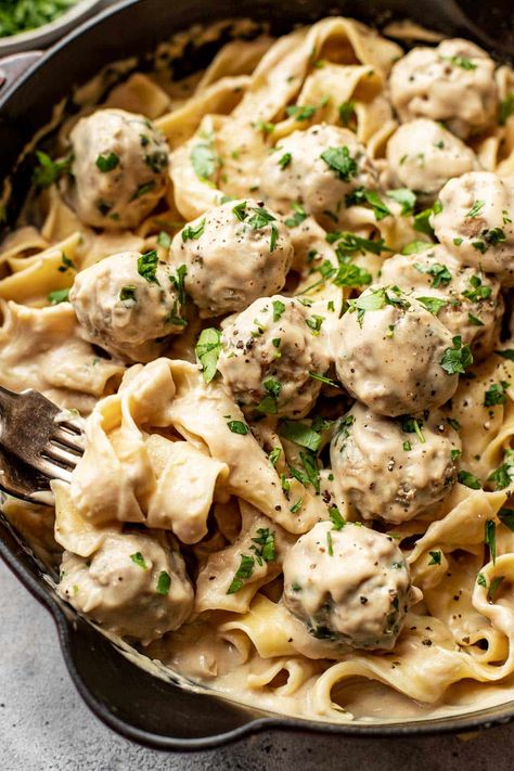 Meals With Turkey Meatballs, Swedish Meatballs Turkey, Turkey Swedish Meatball Recipe, Turkey Sweedish Meatballs Healthy, Turkey Sweedish Meatballs, Swedish Turkey Meatball Recipe, Ground Turkey Swedish Meatballs, Turkey Meatballs And Gravy, Swedish Turkey Meatballs