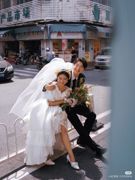 Funny Pre Wedding Photoshoot, Pre Wedding Photoshoot Ideas, Chinese Wedding Photos, Pre Wedding Photoshoot Theme, Wedding Photoshoot Ideas, Japan Wedding, Korean Wedding Photography, Pre Wedding Shoot Ideas, Japanese Wedding