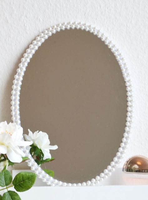 Make A Frame, Pearl Mirror, Caravan Makeover, Old Mirrors, Old Mirror, Diy Iphone Case, How To Make Rope, Diy Mirror, Last Christmas