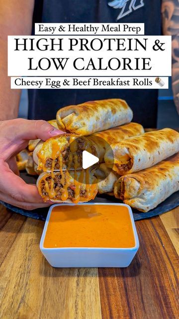 AUSSIE FITNESS 🇦🇺💪🏼 | Dez Cerimagic on Instagram: "High Protein Cheesy Egg & Beef Breakfast Rolls🌯 Easy 36g Protein Meal Prep 💪🏼  (Macros Per Roll - 12 Total) 318 Calories 5.5gC | 12gF | 36gP  Don’t forget to check out my digital recipe cook books with over 200 easy & delicious recipes 📖👨🏻‍🍳  Ingredients:  1.1KG Extra Lean Beef Mince Seasoning: 1 Tsp Salt, 1/2 Tsp Cumin, 1 Tsp Chilli Powder, 1 Tsp Black Pepper, 2 Tsp Smoked Paprika, 1 Tsp Onion Powder, 1 Tsp Garlic Powder, 1.5 Tsp Oregano (can be substituted for 1 Packet Low Sodium Taco Seasoning Mix) 400g Salsa 60g Light Cream Cheese (Philadelphia Lightest) 25g Light Butter (Nuttelex Light) 8 Eggs & 300g Egg Whites Seasoned With Salt (can be substituted for 12 regular eggs) 180g Light Grated Cheddar Cheese (Dairworks Natural Ch Breakfast Burritos High Protein, Meal Prep Breakfast High Protein, Low Sodium Taco Seasoning, Burritos Chicken, Low Calorie High Protein Recipes, Burrito Breakfast, Meal Prep Macros, Low Calorie Tortilla, Protein Macros