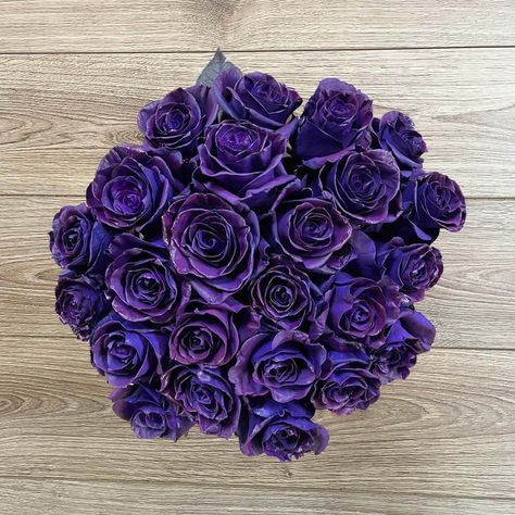 Glitter Room, Dark Wedding Theme, Bouquet Purple, Roses Art, Glitter Flowers, Black Roses, Rose Arrangements, Famous Black, Glitter Roses