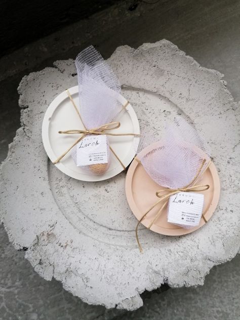 Coasters For Wedding Favors, Concrete Wedding Favors, Coaster Wedding Favors, Single Pringle, Concrete Coasters, Wedding Coasters Favors, Wedding Favors Fall, Return Gifts, Clay Diy Projects