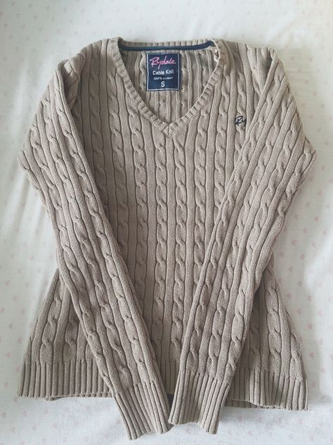 Beige Sweater Outfit, Jumper Aesthetic, Early 2000s Outfits, Beige Cable Knit Sweater, Beige Knit Sweater, Downtown Outfits, Coquette Style, Y2k Sweater, Clothes Pictures