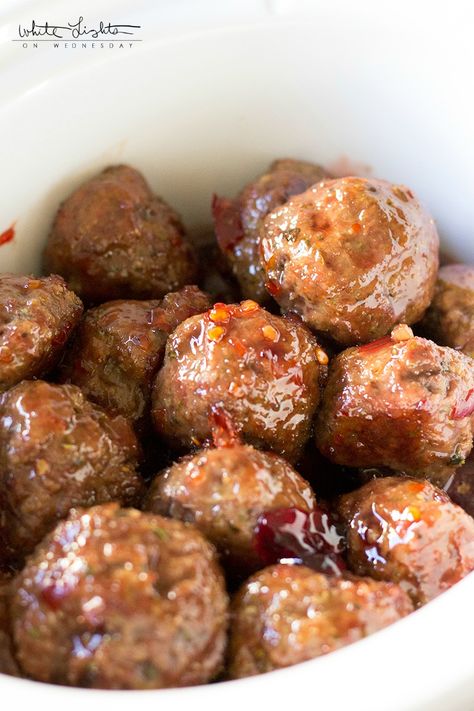 Classic Cocktail Meatballs - White Lights on Wednesday Cocktail Meatballs Crockpot, Easy Cocktail Meatballs, Cocktail Meatball Recipes, Homemade Meatballs Recipe, White Wine Recipes, Meatball Appetizer Recipe, Meatball Recipes Crockpot, Cocktail Meatballs, Meatball Sauce