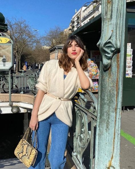 French Spring Fashion, French Shag, French Fashion Aesthetic, French Winter Outfits, French Influencers, French Winter Style, Jeane Damas, French Winter Fashion, Chic Denim Outfits