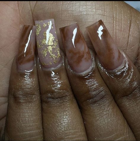 Brown And Gold Nails Short, Brown Fall Nails Short Square, Brown And Glitter Nails, Brown Marble Nails French Tip, Short Brown Marble Nails, Light Brown Marble Nails, Brown Blooming Gel Nails, Fall Nails And Toes, Brown Acrylic Nails With Gold Flakes