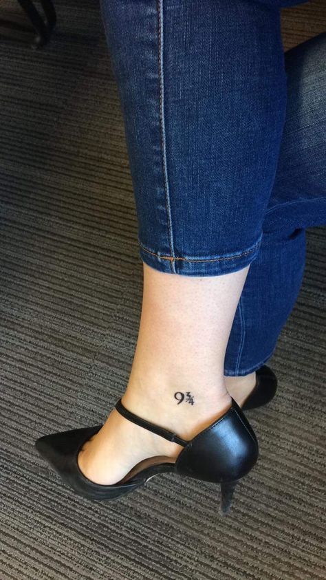 9 3/4 tattoo Harry Potter Tattoo Harry Potter, Potter Tattoo, Tattoo Time, Harry Potter Tattoos, 4 Tattoo, Harry Potter Tattoo, Time Tattoos, Tattoo Inspo, Tattoo Idea