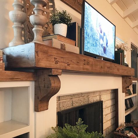 Rustic, handmade, farmhouse mantle! Hand made by the hubby! Love the chunky corbels and al the distressed features.   #mantle #farmhouse #farmhousestyle #fireplace Farmhouse Style Fireplace, Design Camino, Farmhouse Mantle, Fireplace Redo, Style Fireplace, Handmade Farmhouse, Farmhouse Fireplace, Fireplace Remodel, Fireplace Ideas