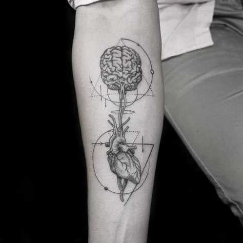 Anatomical Tattoos, Family First Tattoo, Anatomy Tattoo, Science Tattoos, Brain Tattoo, Anatomical Heart Tattoo, Heart Brain, Muster Tattoos, Inspiration Tattoos