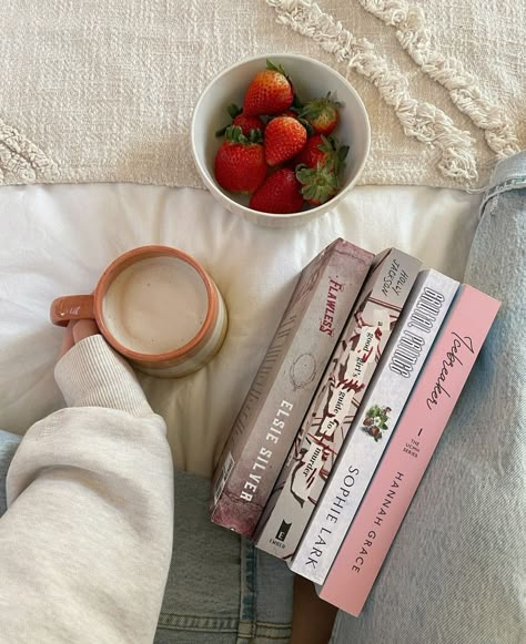 Soft Life Era, A Soft Life, Bookstagram Ideas, Reading Motivation, Bookstagram Inspiration, Reading Aesthetic, Soft Life, Girl Reading, Books Aesthetic