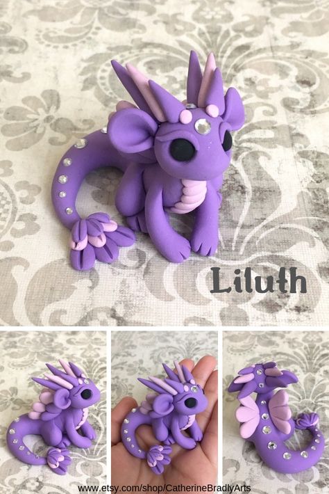 Magical Clay Art, Dragon Clay Sculpture Easy, Cute Clay Dragon, Polymer Clay Dragon Easy, Clay Dragon Easy, Airclay Ideas, Polymer Creatures, Easy Bows, Polymer Clay Dragons