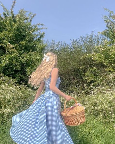 butttacup ༺♥༻ (@butttacup) • Instagram photos and videos Allie Aesthetic, Cottage Core Outfit, Cottage Vibes, Cottage Core Fashion, Cottagecore Outfit, Cottage Core Dress, Picnic Dress, Cottagecore Fashion, Cottagecore Style