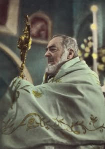 St. Padre Pio processing with the Blessed Sacrament. Padre Pio Quotes, Anima Christi, St Pio Of Pietrelcina, Eucharistic Adoration, Prayer Requests, Saint Quotes, Daily Prayers, Catholic Quotes, Eucharist