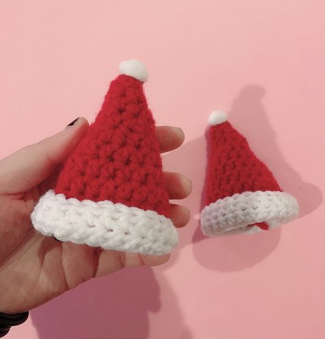 Mini Santa Hat – Free Crochet Pattern | Twinkie Chan Blog Mini Crochet Santa Hat, Crochet Santa Hat Free Pattern, Crochet Santa Hat Pattern, Mini Santa Hat, Christmas Knits, Christmas Needlework, Porch Goose, Hat Free Crochet Pattern, Santa Hat Pattern