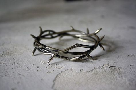 Thorn Ring, Cool Rings For Men, Minimal Accessories, Crown Of Thorns, Funky Jewelry, Gothic Jewelry, Jewelry Inspo, Modern Jewelry, Piercing Jewelry