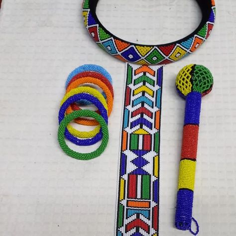 Zulu Traditional Attire, African Life, Beaded Mirror, Beadwork Tutorial, Traditional Bride, Traditional Attire, African Beads, African Design Dresses, Brochure Design Template