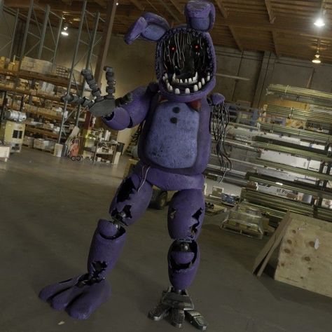 Realistic Fnaf, Fnaf Cosplays, Fnaf Help Wanted, Cosplay Fnaf, Fnaf Costume, Withered Bonnie, Bonnie Fnaf, Freddy 2, Fnaf Cosplay