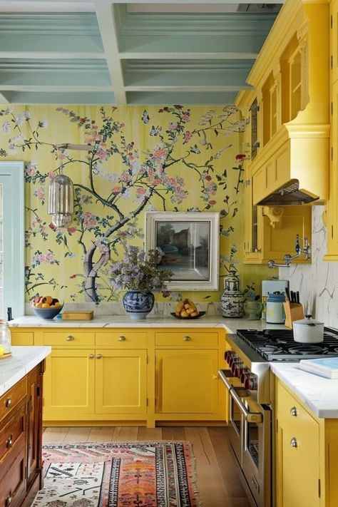 Yellow Country Kitchens, Small Kitchen Layout, Kitchen Brick, Cozy Kitchen Aesthetic, Apartment Kitchen Aesthetic, Black And Gold Kitchen, Yellow Kitchen Cabinets, Space Above Kitchen Cabinets, Neutral Backsplash Kitchen