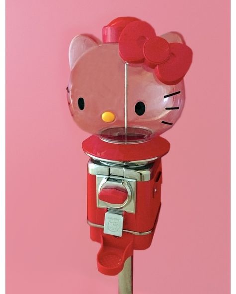 Look, a #HelloKitty gumball machine! What kind of yummy candy would you put in this dispenser? Hello Kitty Finds, Gumball Dispenser, Gum Machine, Bubble Gum Machine, Gumball Machine, Hello Kitty Sanrio, Vintage Japan, Valentine Cards, Ipad Wallpaper