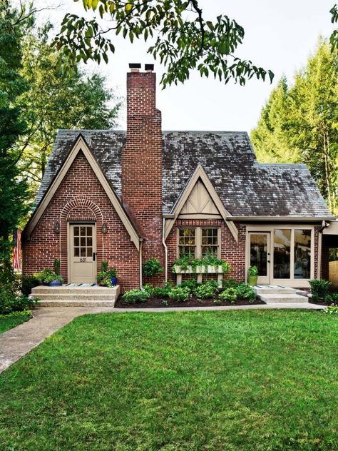 Hgtv Magazine, Tudor Style Homes, Casa Vintage, Tudor House, Dream Cottage, Cute House, Dream House Exterior, Sims House, Exterior Brick