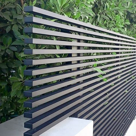 Fence Gate Design, House Fence Design, Modern Fence Design, Walkway Design, Privacy Fence Designs, Privacy Fences, Modern House Exterior Design, House Gate Design, Exterior Wall Design