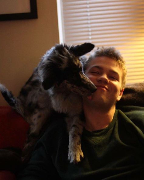 Connor Jessup with is dog Neville Longbottom Aesthetic, Connor Jessup, Falling Skies, Neville Longbottom, Eric Cartman, Man And Dog, Work With Animals, Real Men, Orange Is The New Black