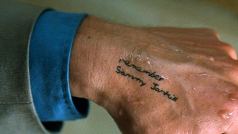 Memento Film, Memento Movie, Memento Tattoo, Nolan Film, Moving Photos, Movie Tattoo, Movie Tattoos, I Love Cinema, Love Film