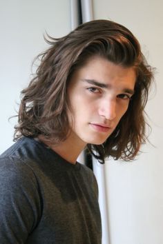 Shoulder Length Hair Men, Haircuts For Boys, Brown Hair Boy, Surfer Hair, Fresh Haircut, Men's Long Hairstyles, Hair Styles Men, Shoulder Hair, Men Haircut Styles