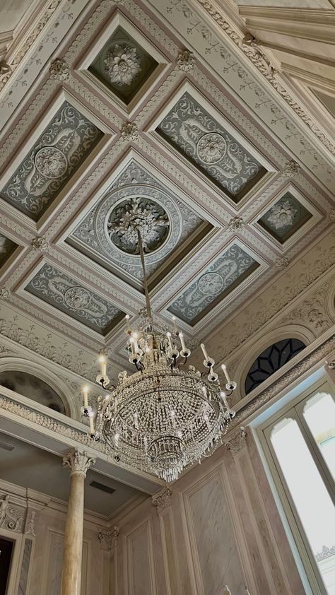 Modern Victorian Ceiling, Classic Ceiling Design Luxury, Wood Ceiling Detail, Amazing Ceilings, Rococo Ceiling, Baroque Ceiling, Classic Ceiling Design, French Ceiling, Victorian Ceiling