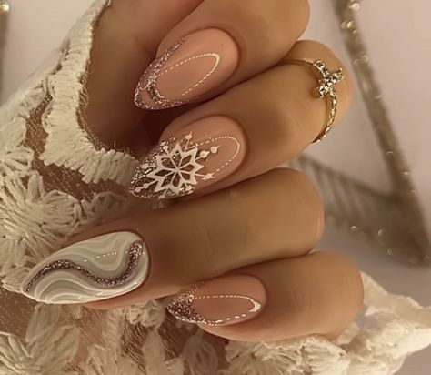 Nails For Every Outfit, Winter Nails Aesthetic, Classy Christmas Nails, Christmas Manicures, Easy Christmas Nail Art, Cute Winter Nails, Almond Acrylic Nails Designs, Christmas Nail Colors, Everything Christmas