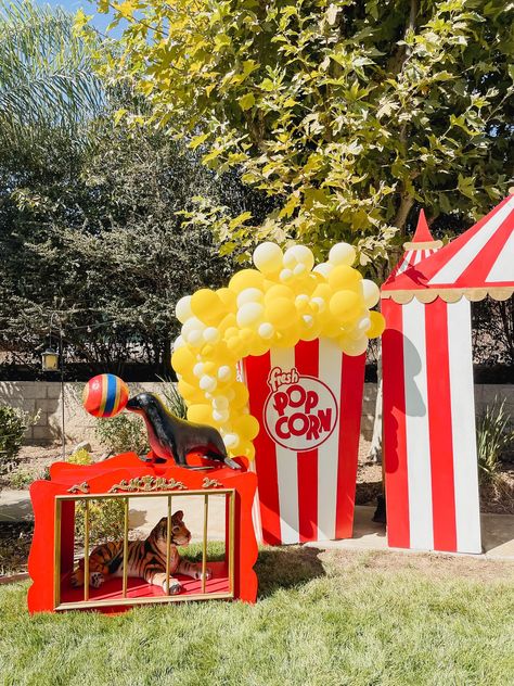 Adult Carnival Birthday Party, Carnival Decorations Diy, Carnaval Decoration, Diy Circus Tent, Carnival Vbs, Outdoor Events Decor, Inside Out Party Ideas, Carnival Birthday Theme, Carnival Party Decorations