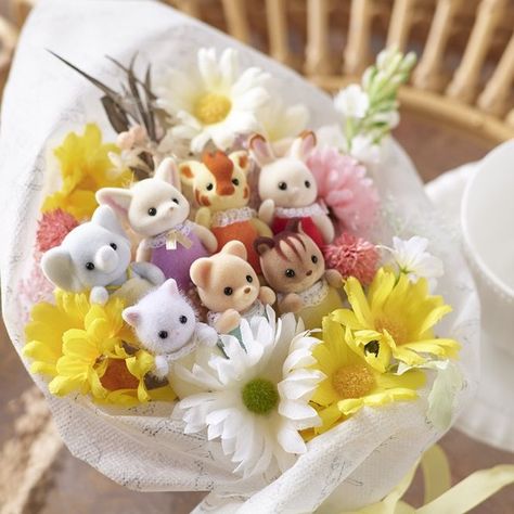 Critters 3, Frases Aesthetic, Calico Critters Families, Calico Critter, A Bouquet Of Flowers, Little Critter, Sonny Angel, Bouquet Of Flowers, Sylvanian Families