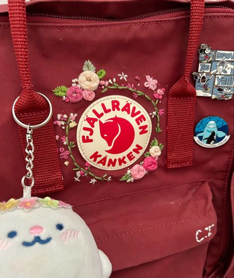 kanken | embroidery | backpack decor | aesthetic Kanken Decoration, Kanken Backpack Aesthetic, Kanken Embroidery, Backpack Aesthetic, Aesthetic Backpack, Decor Aesthetic, Kanken Backpack, Fjallraven Kanken, Bagpack