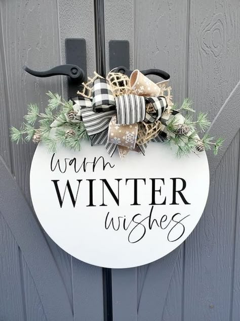 Winter Door Hangers, Winter Decor Ideas For The Home, Winter Door Decorations, Winter Garland, Winter Decor Ideas, Door Hangers Diy, Round Signs, Door Hanger Ideas, Door Signs Diy