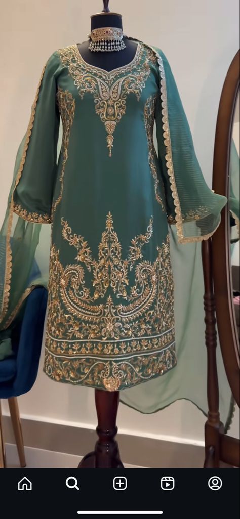 Aari Work Suit Design, Mom Attire, Punjabi Wedding Suit, Bridal Suits Punjabi, Designer Suits For Wedding, Suit Punjabi, Bridal Suit, Bridal Suits, Punjabi Suits Designer Boutique