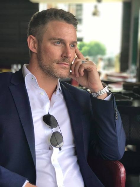 Jessie Pavelka Jesse Ward, Corte De Cabelo Masculino, Elegant Man, Actor Model, Poses For Men, Good Looking Men, Suit And Tie, Male Beauty, Bearded Men