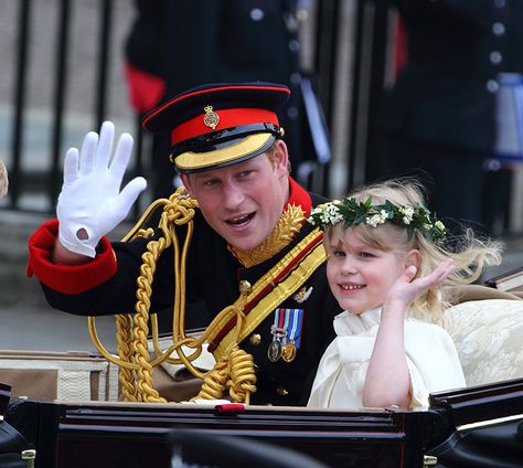 Prince Harry and Lady Louise Windsor Prince Harry took the lead during the carriage procession at Prince William and Kate's wedding in 2011, encouraging his cousin Lady Louise Windsor to wave to the crowds. British Line Of Succession, Royal Wedding 2011, Louise Mountbatten, Louise Windsor, Princ Harry, Prince William Et Kate, William E Kate, Prince Harry Et Meghan, Middleton Wedding